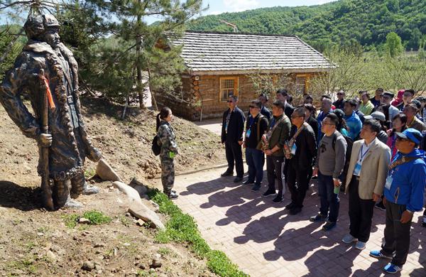 10、杨靖宇将军替士兵站岗处现场教学___.jpg