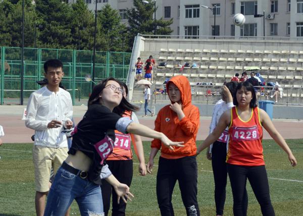 掷垒球___.jpg