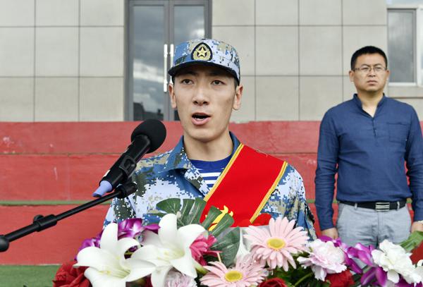 应征入伍学生宫恩毅发言___.jpg