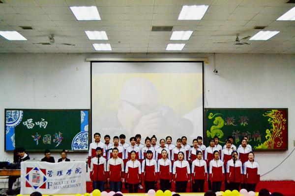 16级市场营销本科班合唱《小梦想大梦想》__.jpg