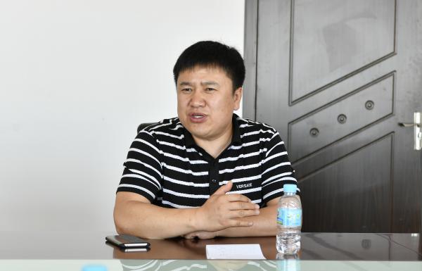 4、松江镇党委书记丁秀龙在介绍工作.JPG