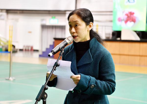 学校妇委会主任王承志主持活动___.jpg