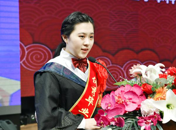 付欣旭同学代表毕业生发言___.jpg