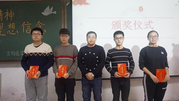 为获奖同学颁奖__.jpg
