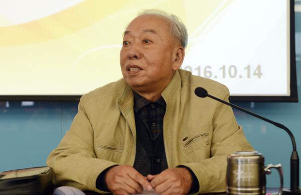 郑德荣教授在作报告___.jpg
