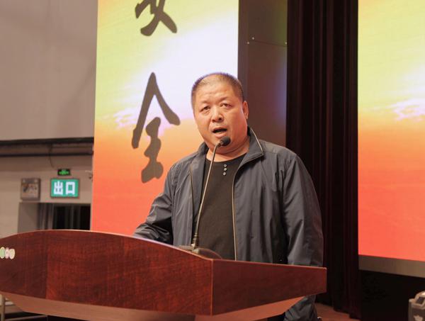 2王书丰副处长主持讲座__.jpg