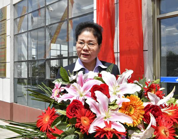 7吉林市精心康复医院执行院长黄文华主持仪式.jpg