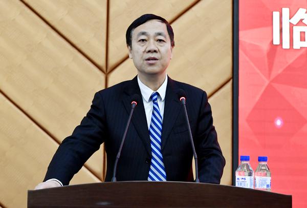 我校校长蔡建辉教授代表学校作表态发言___.jpg