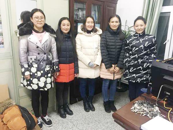 特困学生合影__.jpg