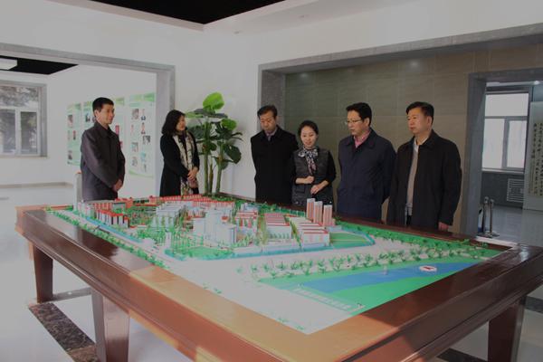 参观校史馆__.jpg