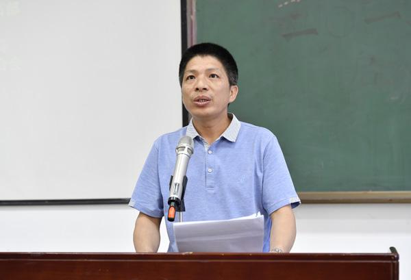 学校党委宣传部长徐卫东主持报告会__.jpg
