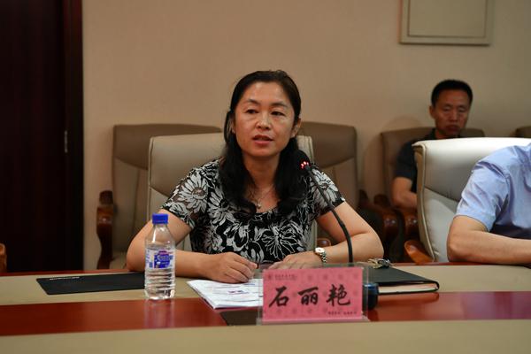 石丽艳作《中美贸易摩擦辨析》报告_.jpg