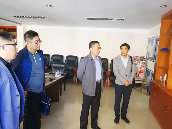 5 详细听取集团工作人员讲解__.jpg
