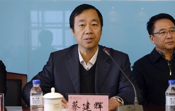 学校校长蔡建辉主持会议___.jpg