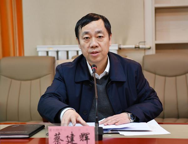 学校校长蔡建辉主持大会__.jpg