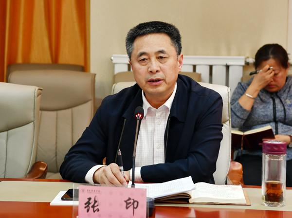 学校党委副书记张印解读《条例》内容___.jpg