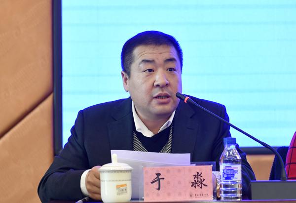 4省人力资源和社会保障厅专技处副处长于淼通报全省中小学职称改革工作情况__.jpg