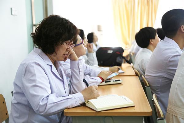 与会人员认真记录__.jpg