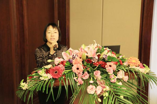 杨玉萍主任主持会议__.jpg