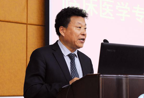 温春阳副校长宣读文件___.jpg
