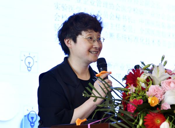 王艳春副处长主持报告会___.jpg
