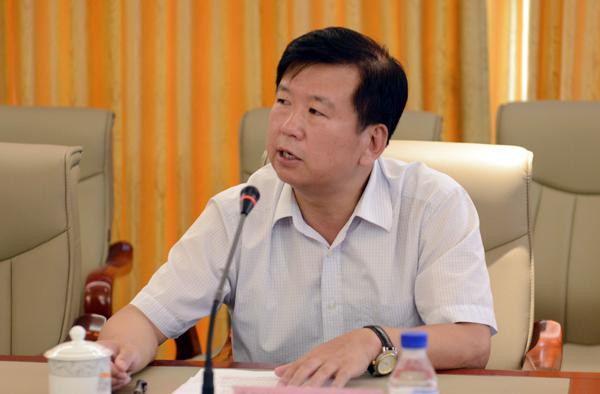 党委书记郑永奎主持会议并讲话___.jpg