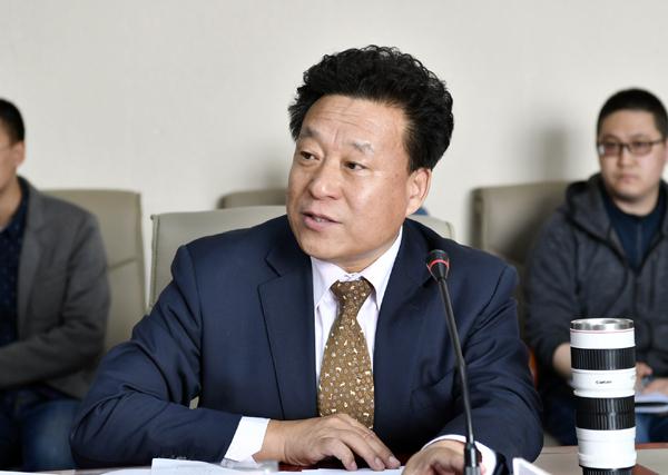 温春阳副校长主持会议___.jpg