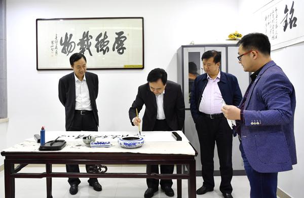 樊代明院士在校史陈列馆题字___.jpg