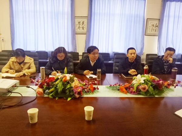 孙连坤教授听取汇报__.jpg