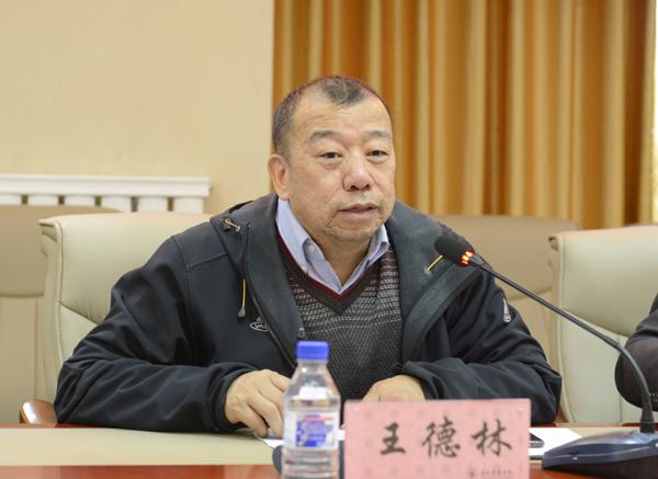 王德林局长主持会议__.jpg