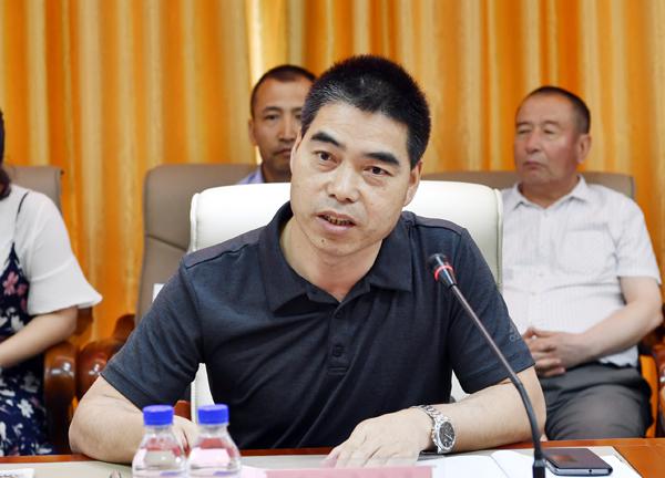 吉林省教育厅民族教育处处长隗峰主持会议___.jpg