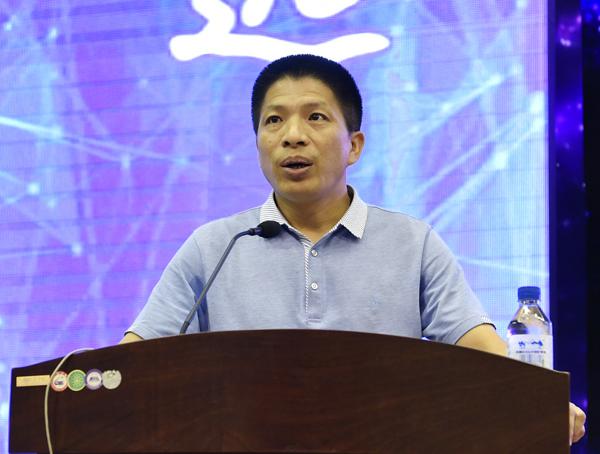 徐卫东部长主持报告会__.jpg