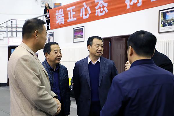 校领导向各学院了解情况_.jpg
