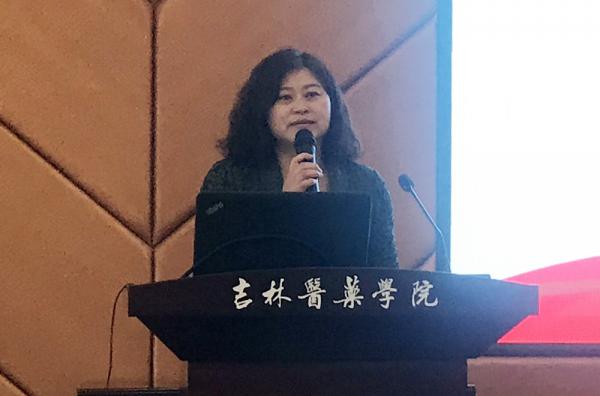 马克思主义学院姜淑兰院长作讲评___.jpg