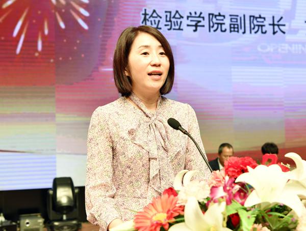 方芳教授代表教师发言___.jpg
