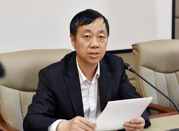 蔡建辉校长宣读文件___.jpg