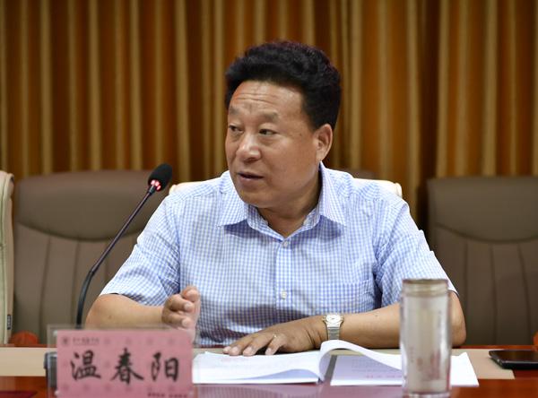 温春阳副校长宣读文件__.jpg