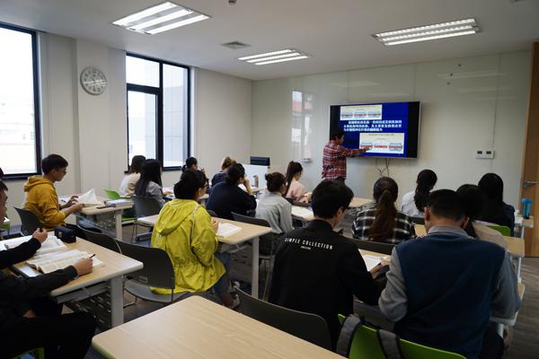 6、我校学生在上海市同仁医院教学中心上课__.jpg