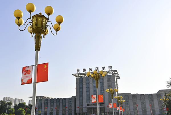 校园迎国庆喜庆氛围3___.jpg