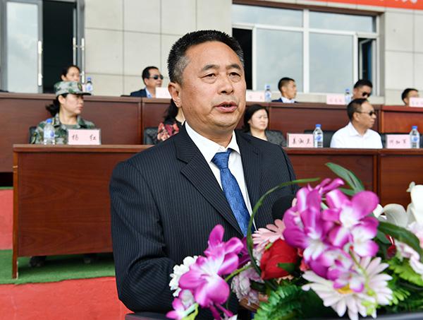 学校党委副书记张印主持大会___.jpg