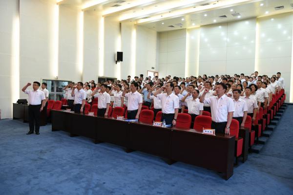 全体人员重温入党誓言_.jpg