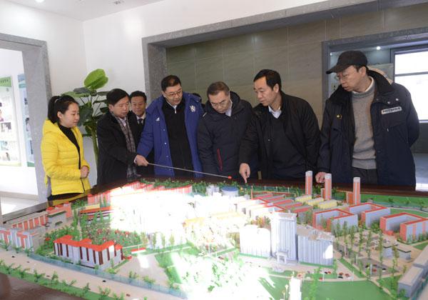 参观校史馆__.jpg