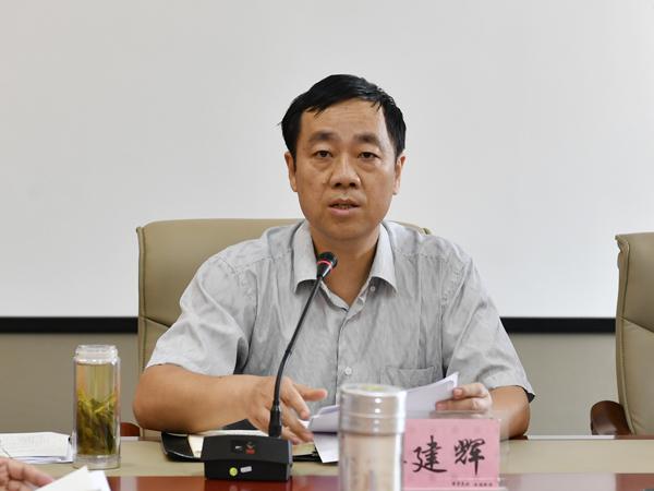 蔡建辉校长主持会议__.jpg