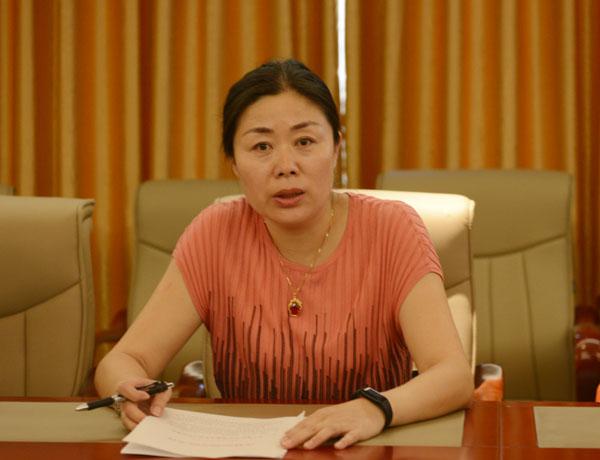 学生工作部部长杨红宣读文件__.jpg