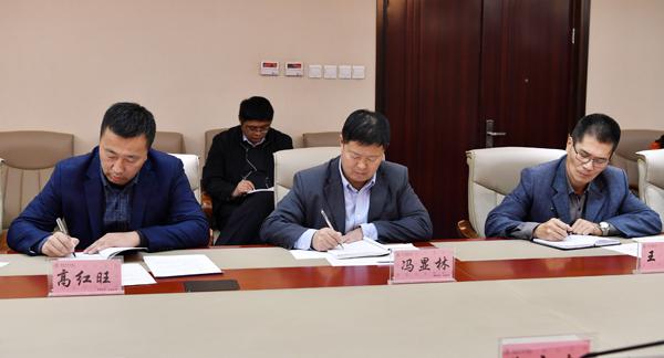 与会人员认真听记___.jpg