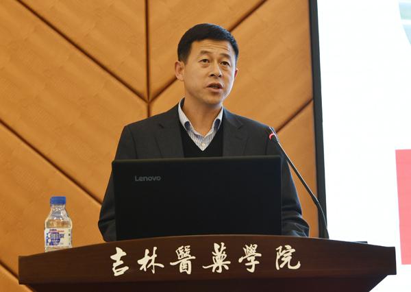 教务处处长金连海主持报告会___.jpg