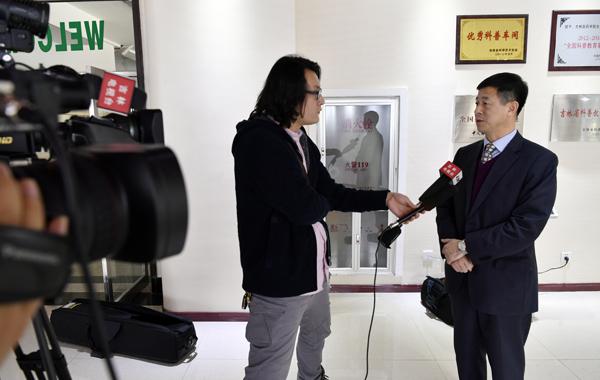 学校教务处处长金连海教授接受记者采访___.jpg