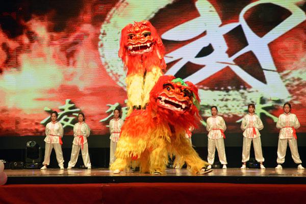 精彩的舞狮表演__.jpg