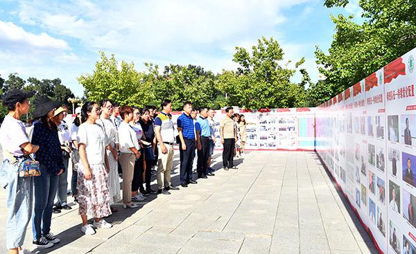 各单位纷纷组织师生前往观展___.jpg