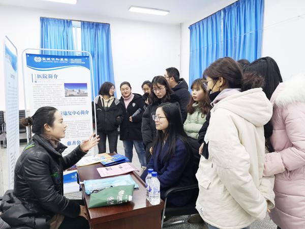 用人单位与我校学生交流__.jpg